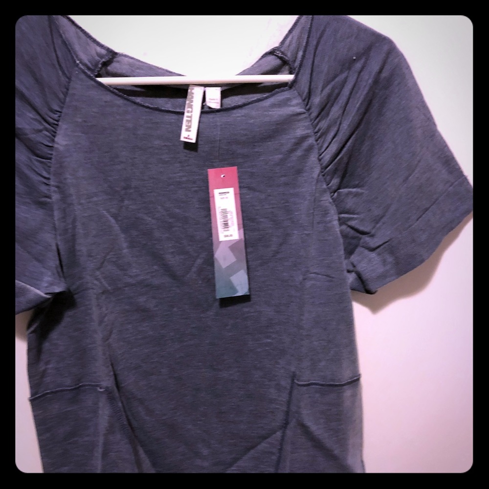 Beautiful BRAND NEW Hang Ten - XS !